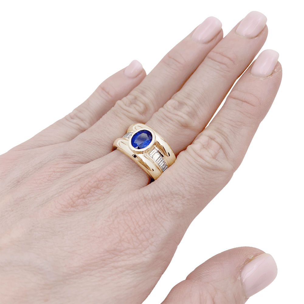 Bague or jaune, saphir et diamants.  5