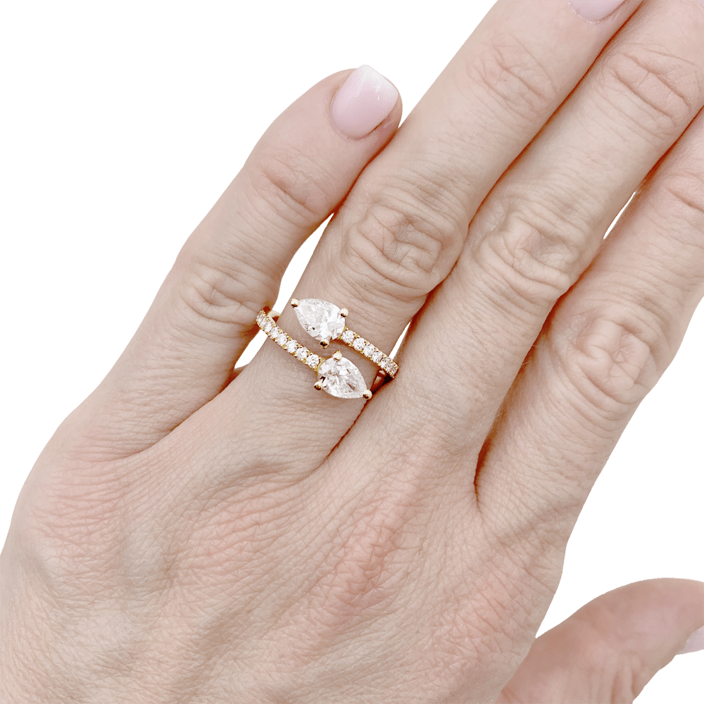 Bague croisée, or jaune, diamants poire et brillants. 6