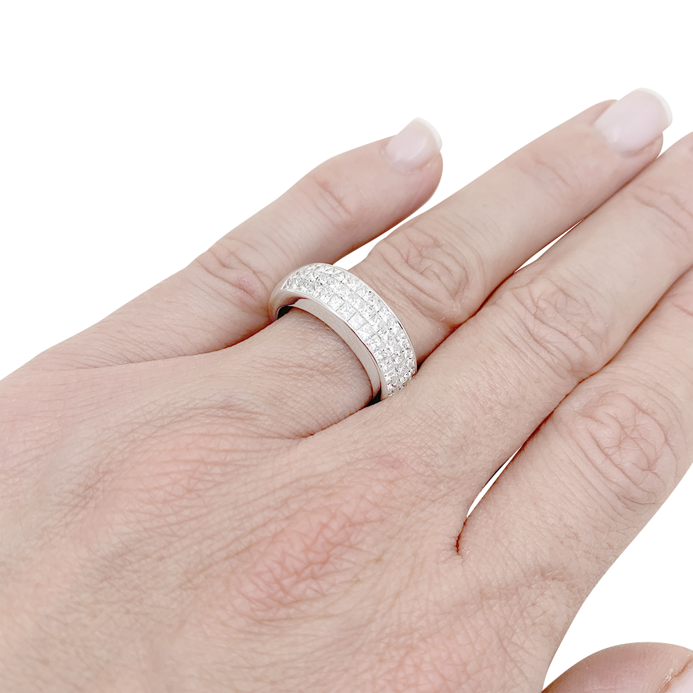 Bague pavage or blanc, diamants princesse. 6