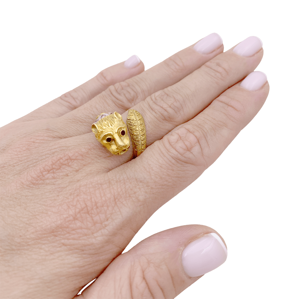 Bague Zolotas, « Tête de Lion » deux ors, diamants et rubis. 5