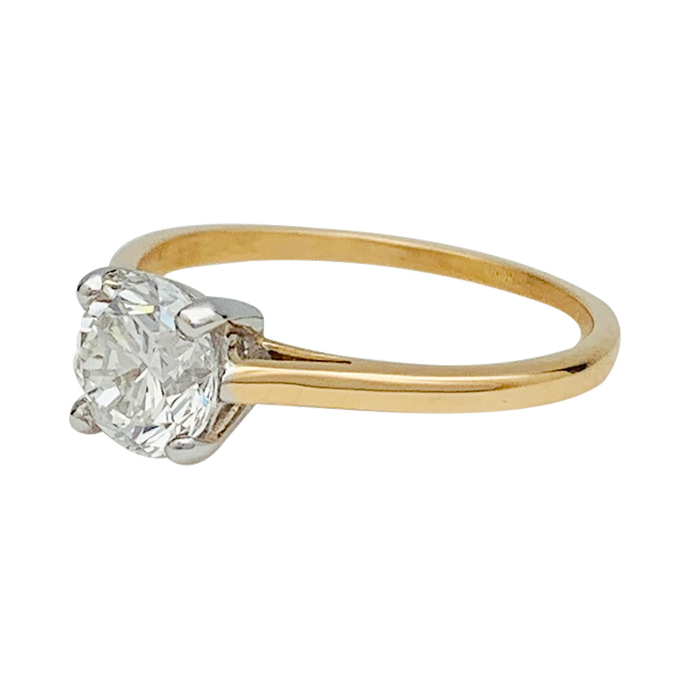 Bague sertie d’un diamant taille brillant. Certificat HRD N°031379 de 1979 1,03 carat H VVS2.  Certificat LFG 391420 de 2022. 2,2gr 7