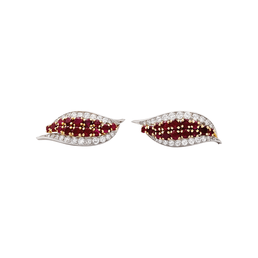 Boucles d'oreilles platine, or jaune, rubis et diamants.  4