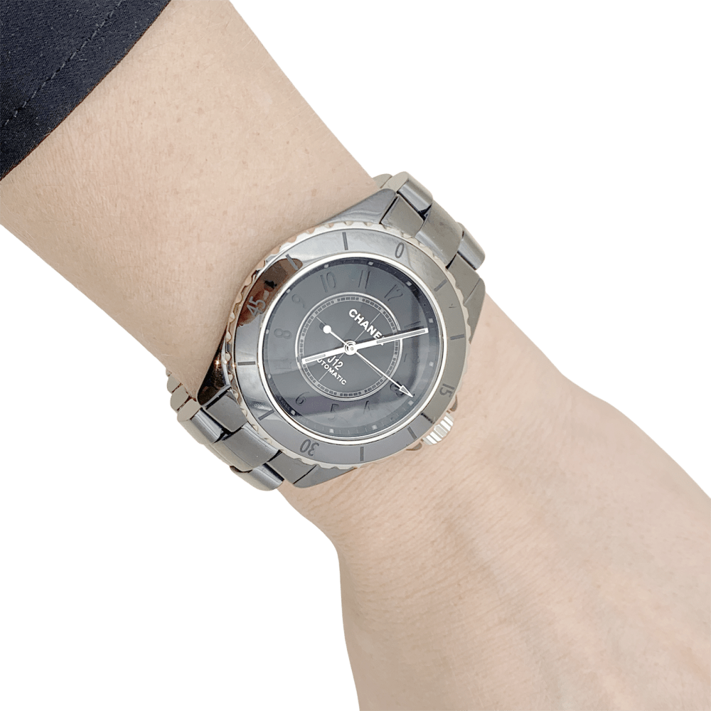 Montre Chanel, "J12 Phantom", céramique noire, acier. 8