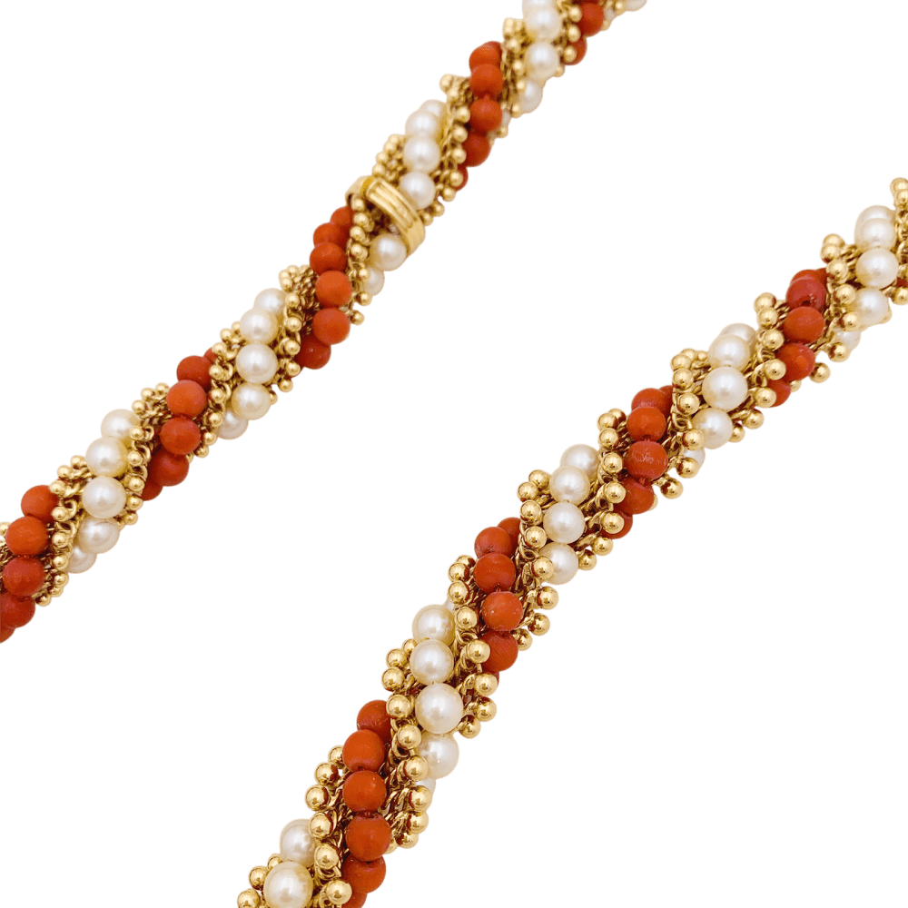 Collier-Sautoir Van Cleef & Arpels, "Twist", or jaune, corail, perles. 3
