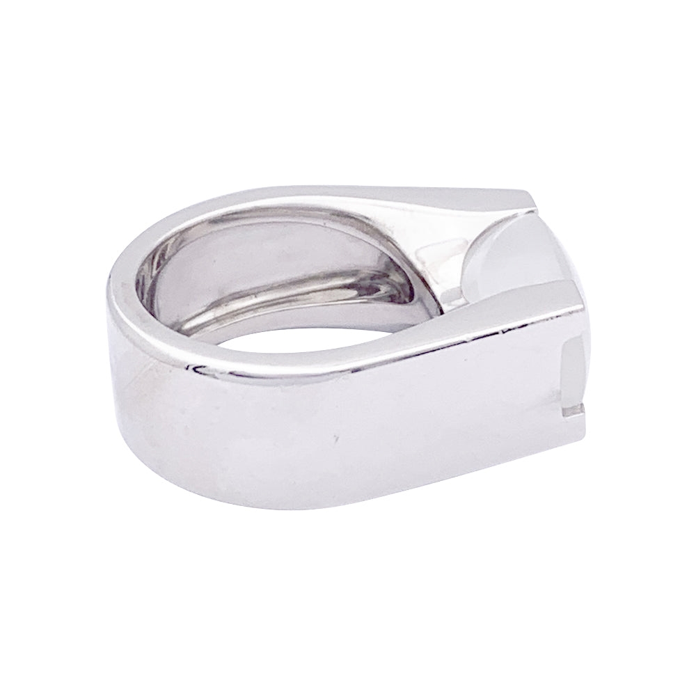 Bague Cartier, "Tankissime" or blanc, pierre de lune. 3