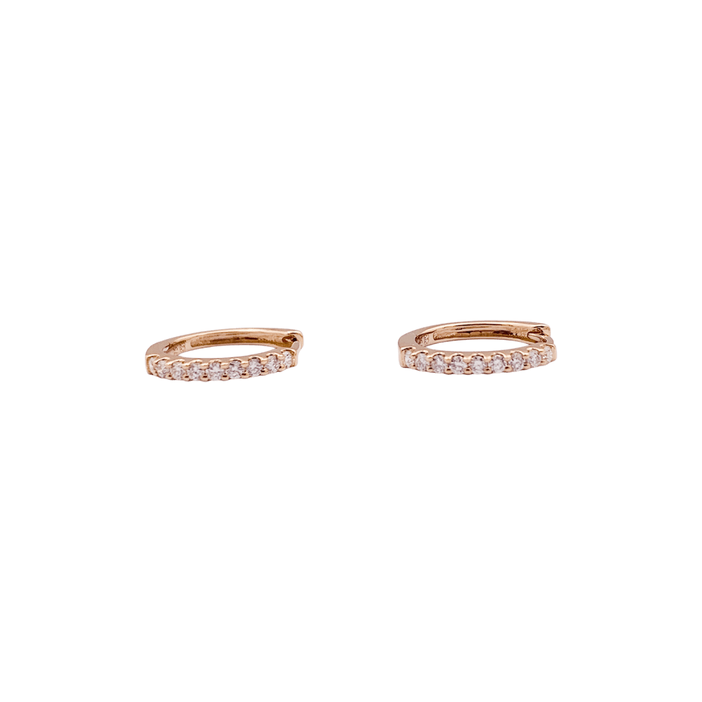 Paire de petites créoles en or rose, diamants. 4