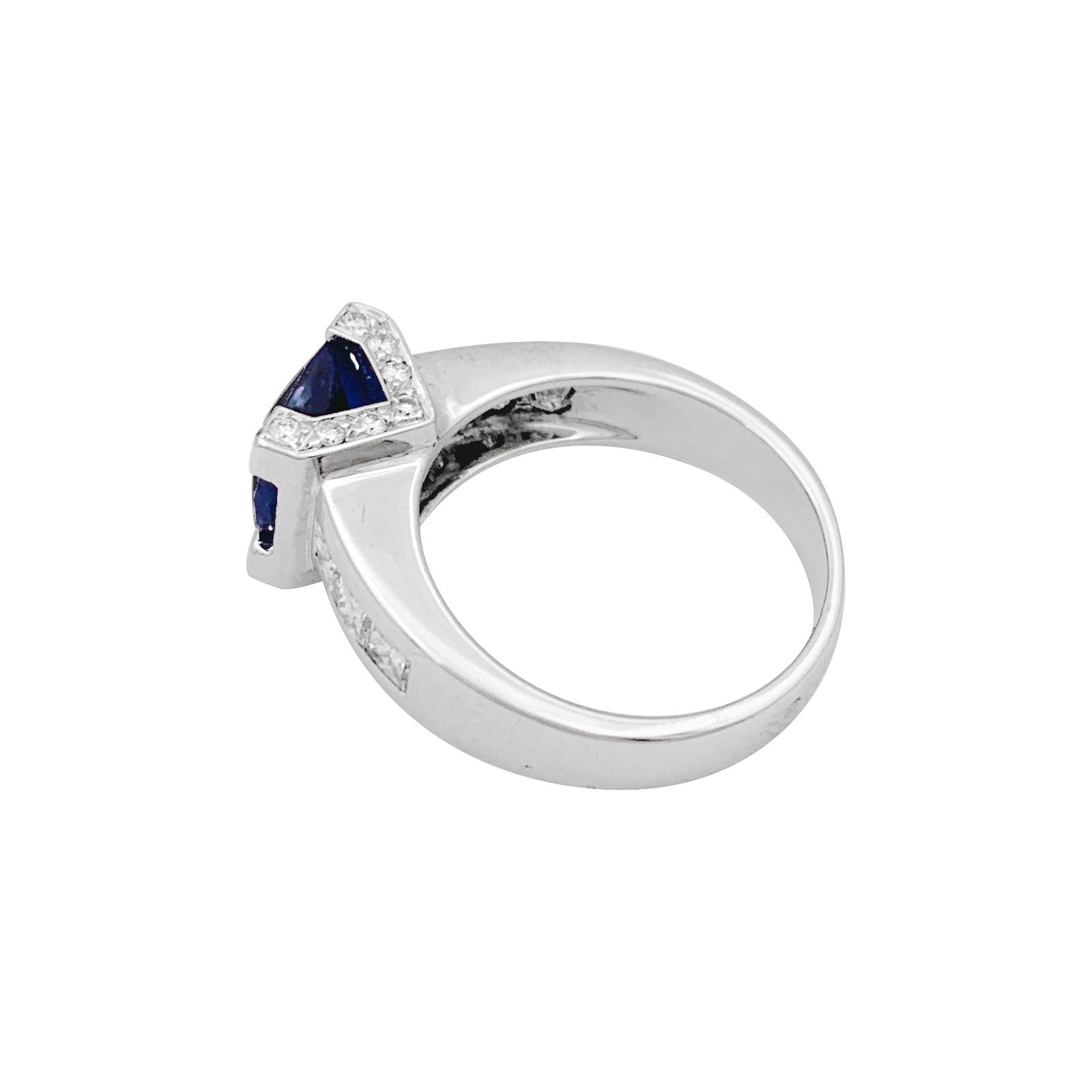 Bague or blanc, saphir, diamants. 2