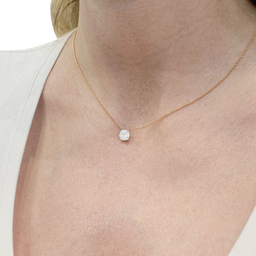 Collier solitaire deux ors, diamants. 3
