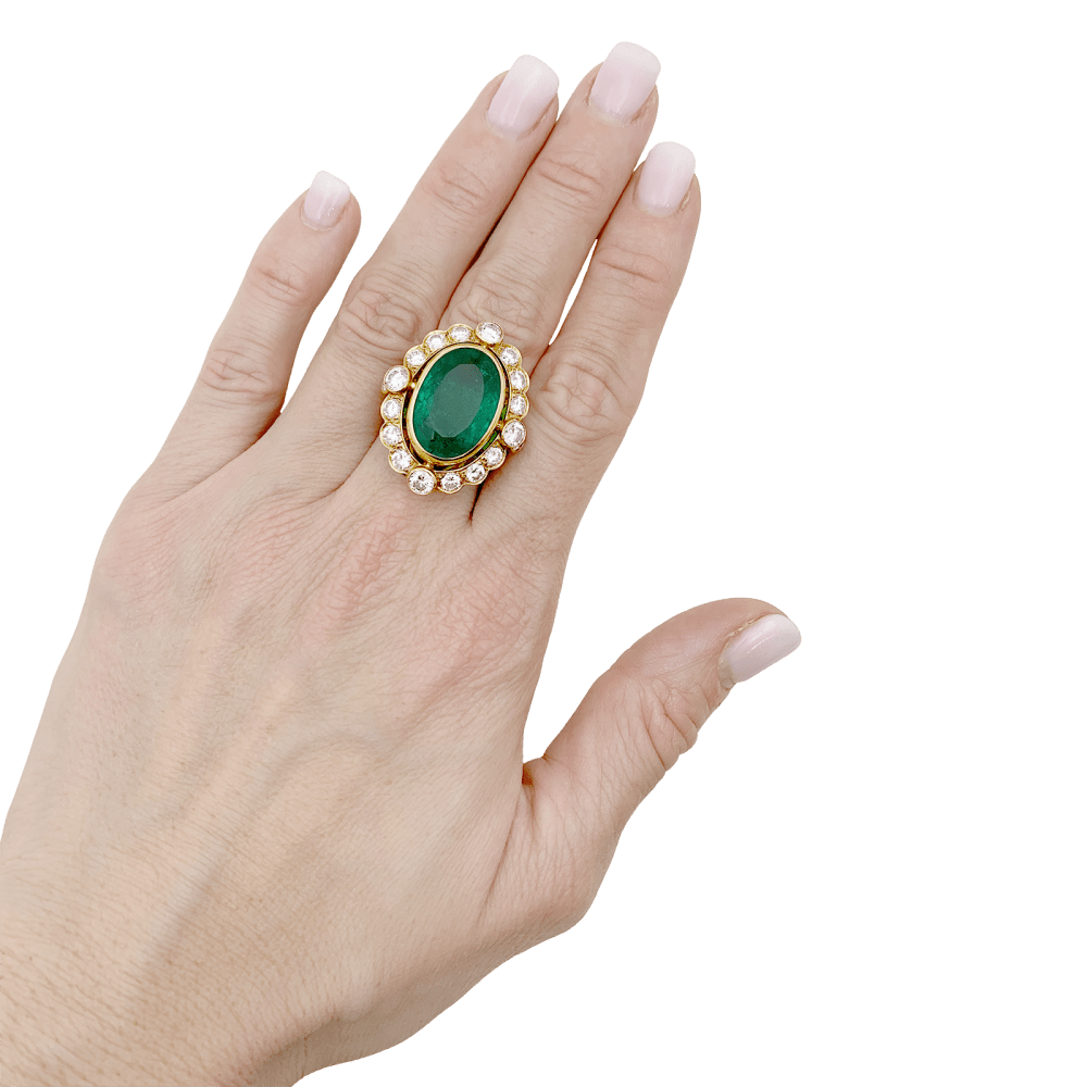 Bague or jaune, émeraude et diamants.  7