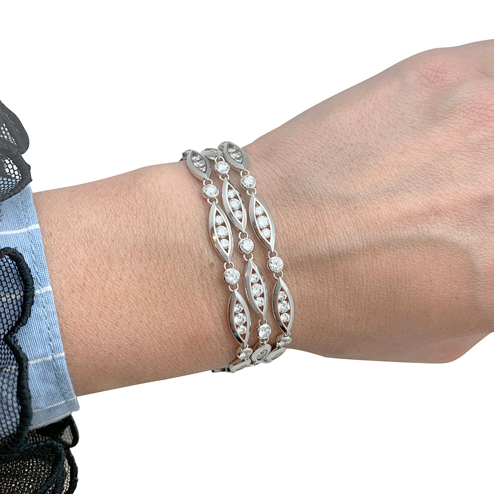 Bracelet Chaumet en or blanc modèle "Classique", diamants. 8