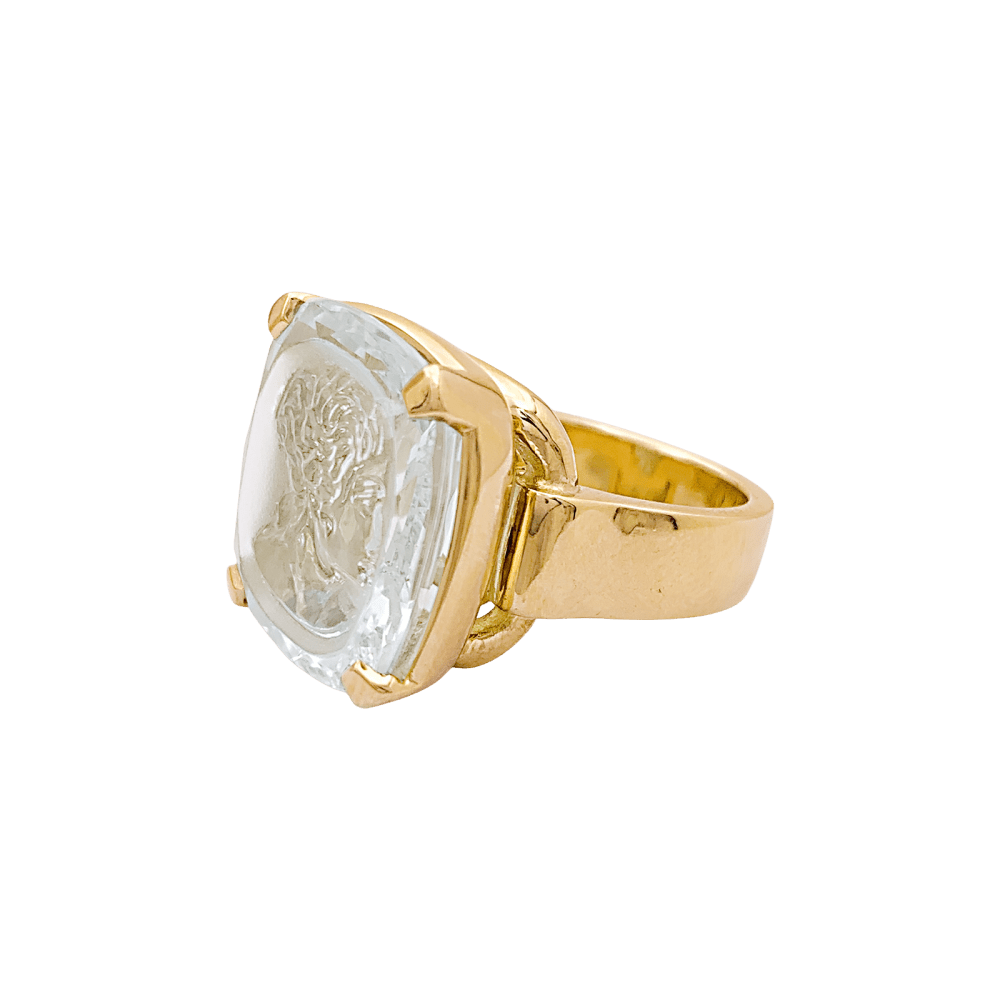 Bague or jaune, intaille sur aigue-marine.  3