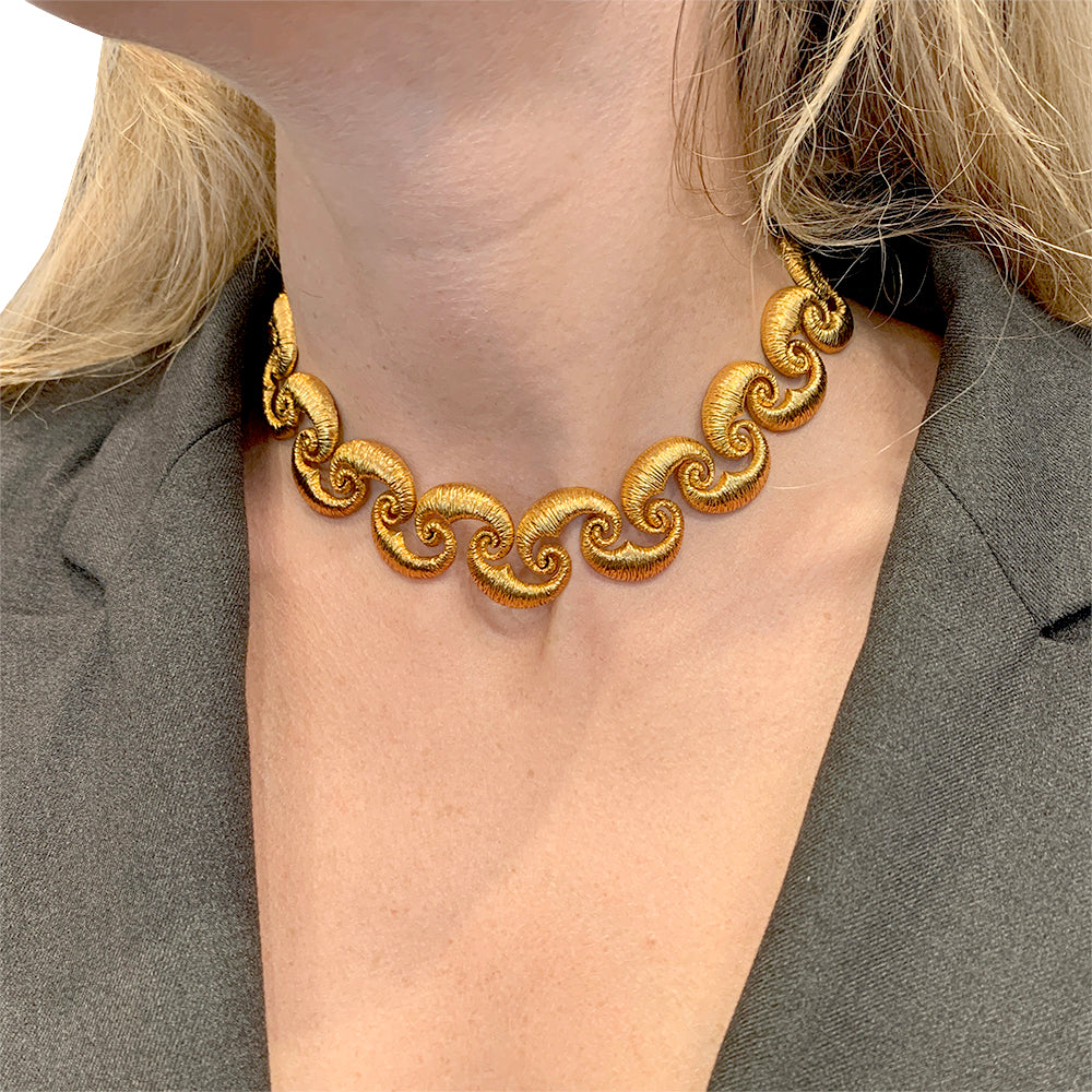 Collier en or jaune vintage. 10