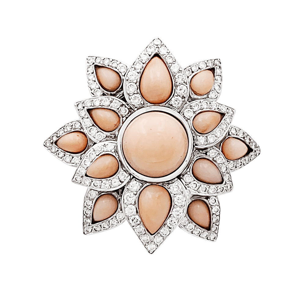 Bague fleur, or blanc, diamants et corail peau d'ange. 1