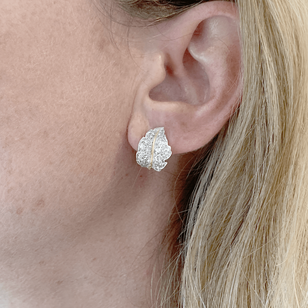 Boucles d'oreilles feuilles deux tons d'or et diamants.   7