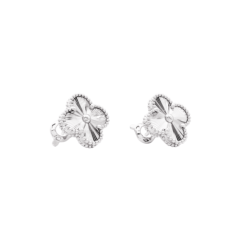 Boucles d'oreilles Van Cleef & Arpels, "Vintage Alhambra", or blanc. 3