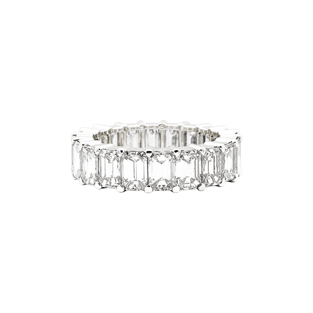 Bague alliance tour complet en or blanc, diamants taille émeraude.  1