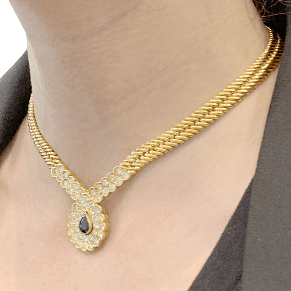 Collier Van Cleef & Arpels, or jaune, saphir, diamants. 10