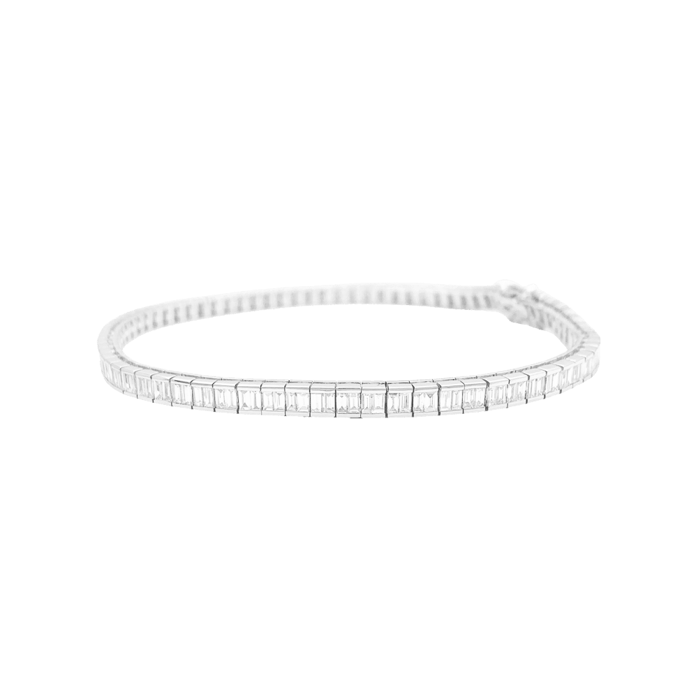 Bracelet ligne, or blanc et diamants taille baguette. 2