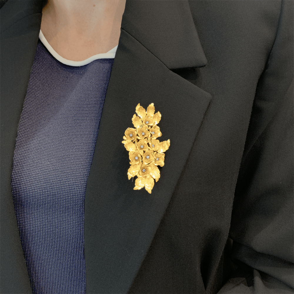 Broche "Fleurs", or jaune et diamants.  6