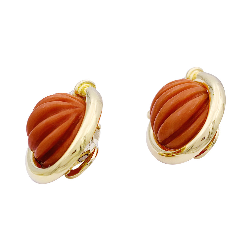 Boucles d'oreilles clips or jaune, corail et diamants. 3
