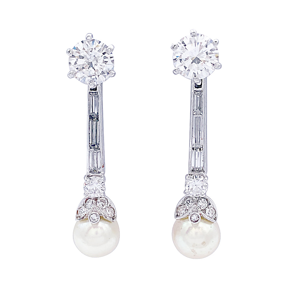 Boucles d'oreilles pendantes or blanc, platine, perles et diamants. 4