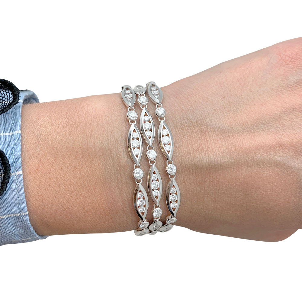 Bracelet Chaumet en or blanc modèle "Classique", diamants. 9