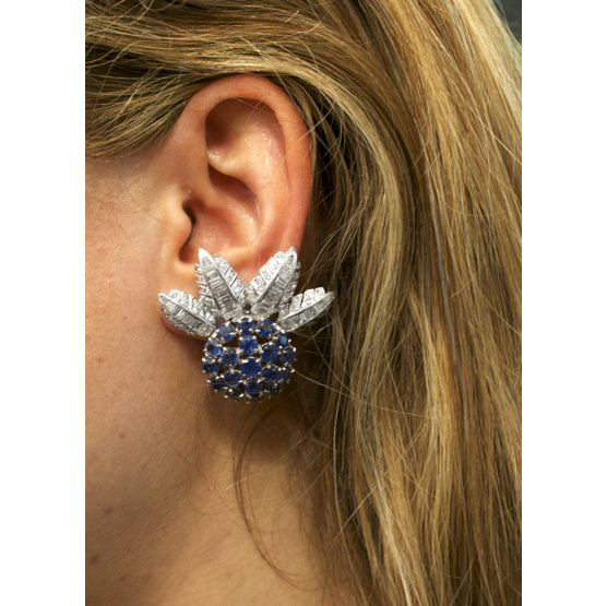 Boucles d'oreilles en or blanc, saphirs et diamants. 4