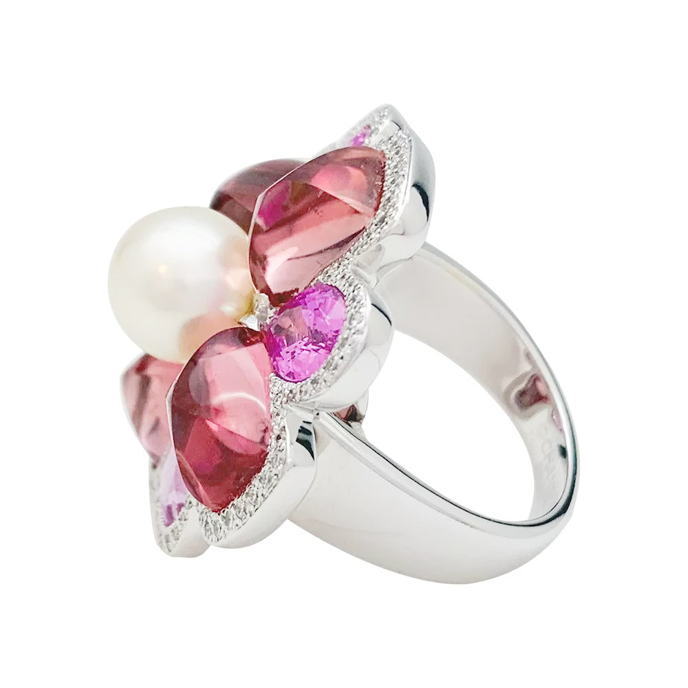 Bague Chanel, "San Marco", or blanc, perle, saphirs roses, tourmalines roses, diamants. 4