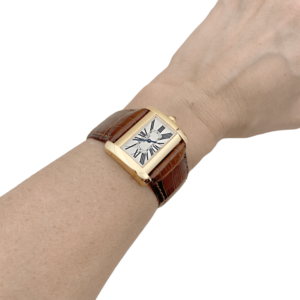 Montre Cartier, "Divan", or jaune, cuir. 5