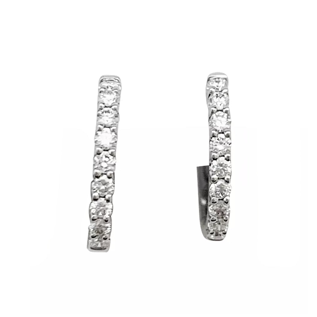 Paire de petites créoles en or blanc, diamants. 6