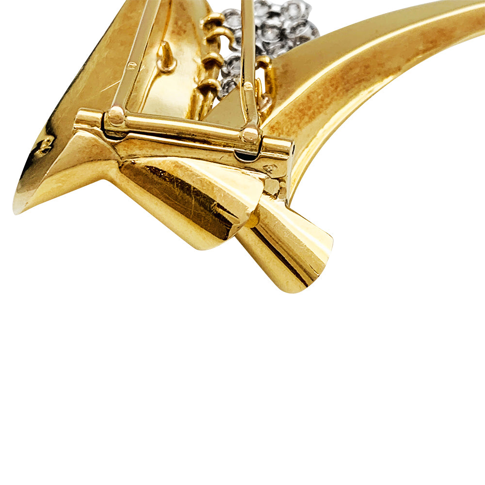 Broche Fontana en or jaune 750/000 et platine 950/000 sertie de 10 diamants taille ancienne. Poids brut : 11,4 grammes. 9