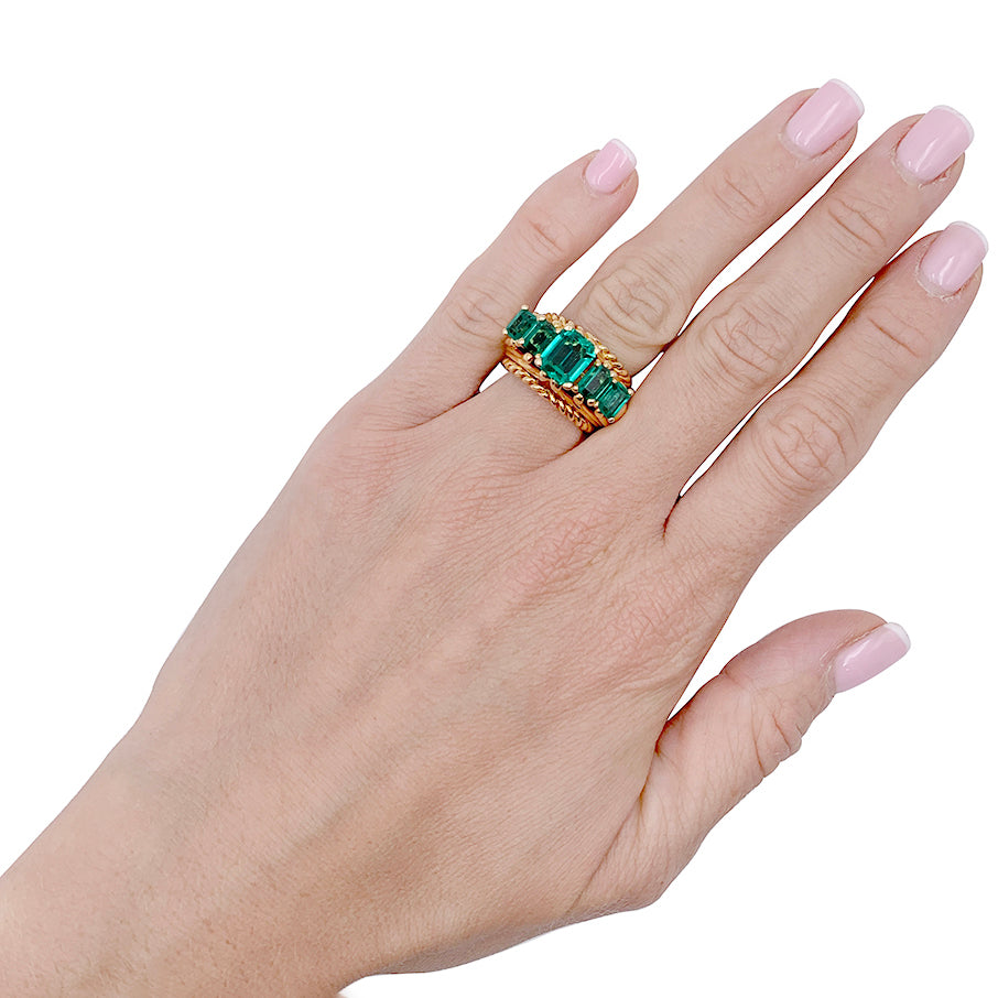 Bague vintage or jaune, émeraudes. 7