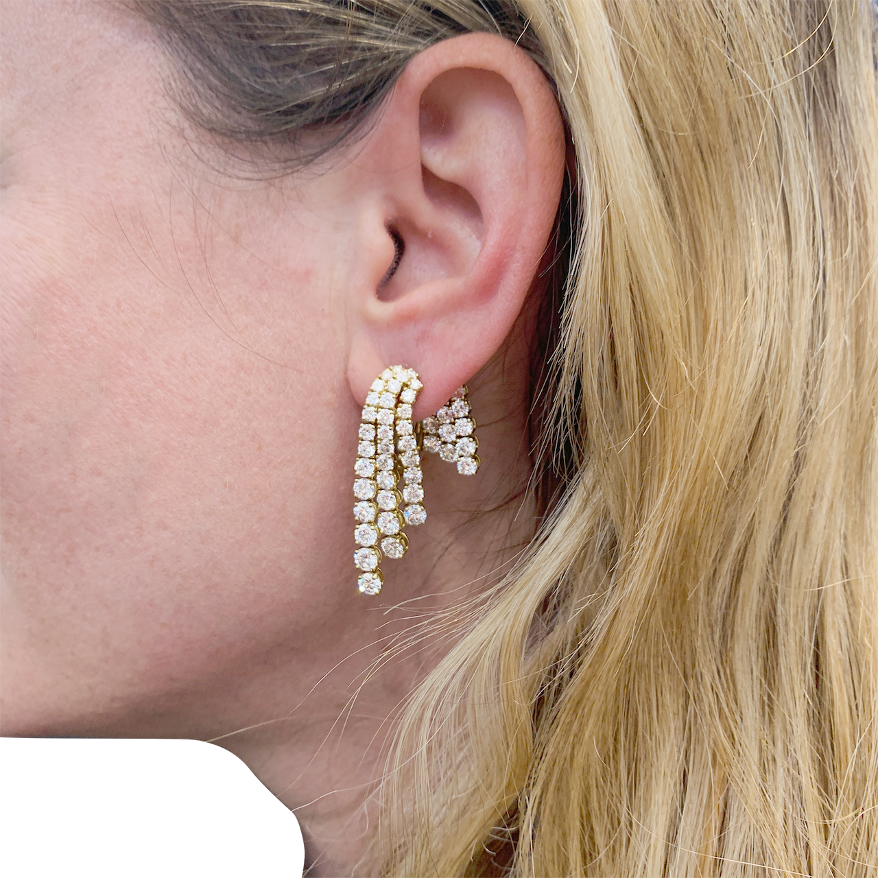 Boucle d'oreilles "Cascade", or jaune, diamants. 2