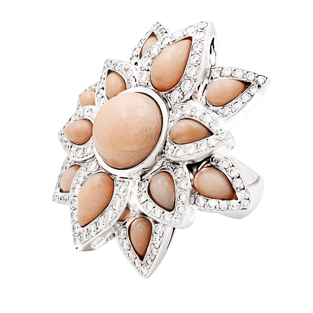 Bague fleur, or blanc, diamants et corail peau d'ange. 2