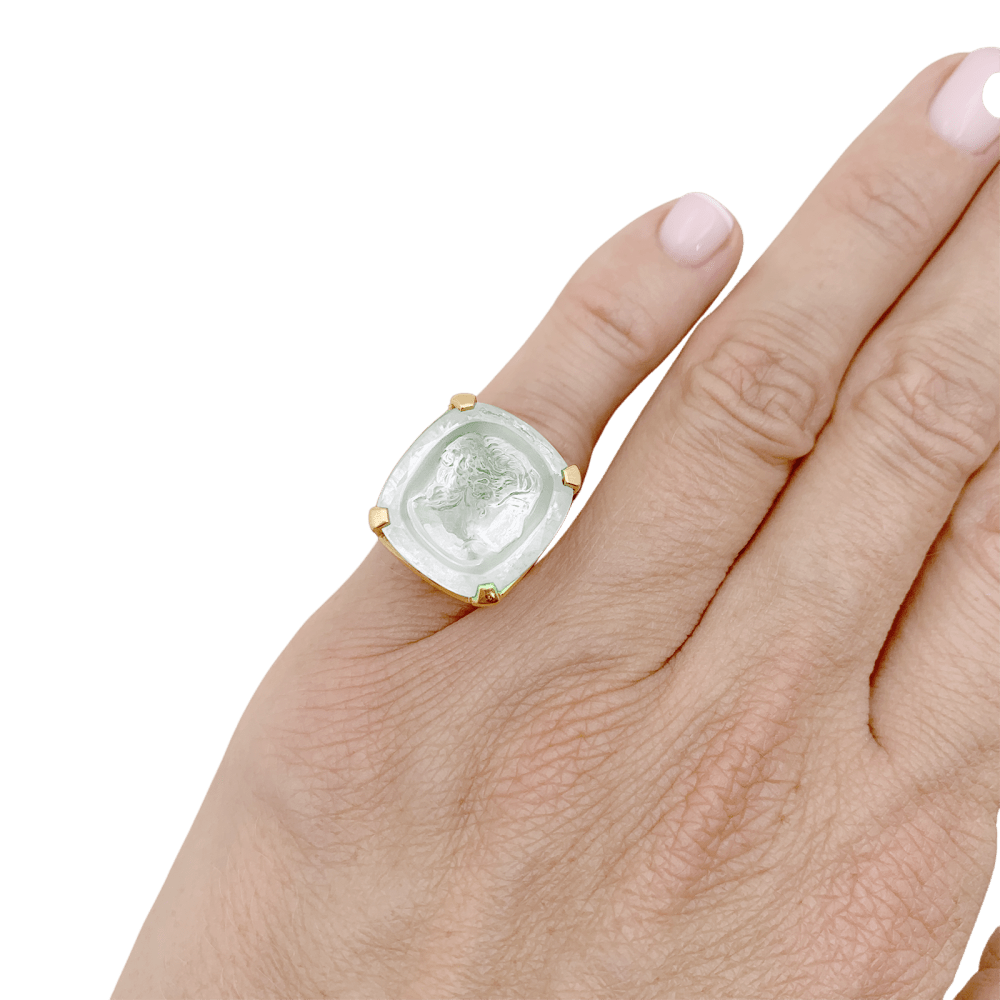 Bague or jaune, intaille sur aigue-marine.  5