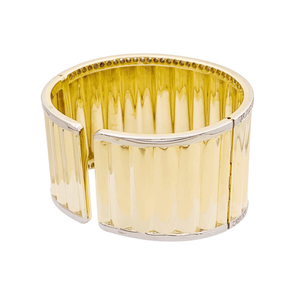 Bracelet manchette deux ors et diamants. 4