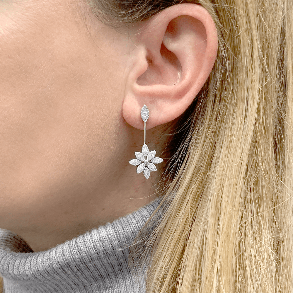 Boucles d'oreilles, or blanc, diamants.  5