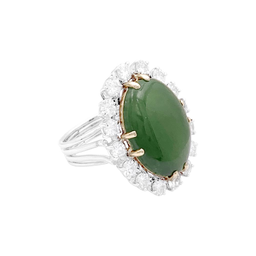 Bague or blanc, jade néphrite et diamants.  2