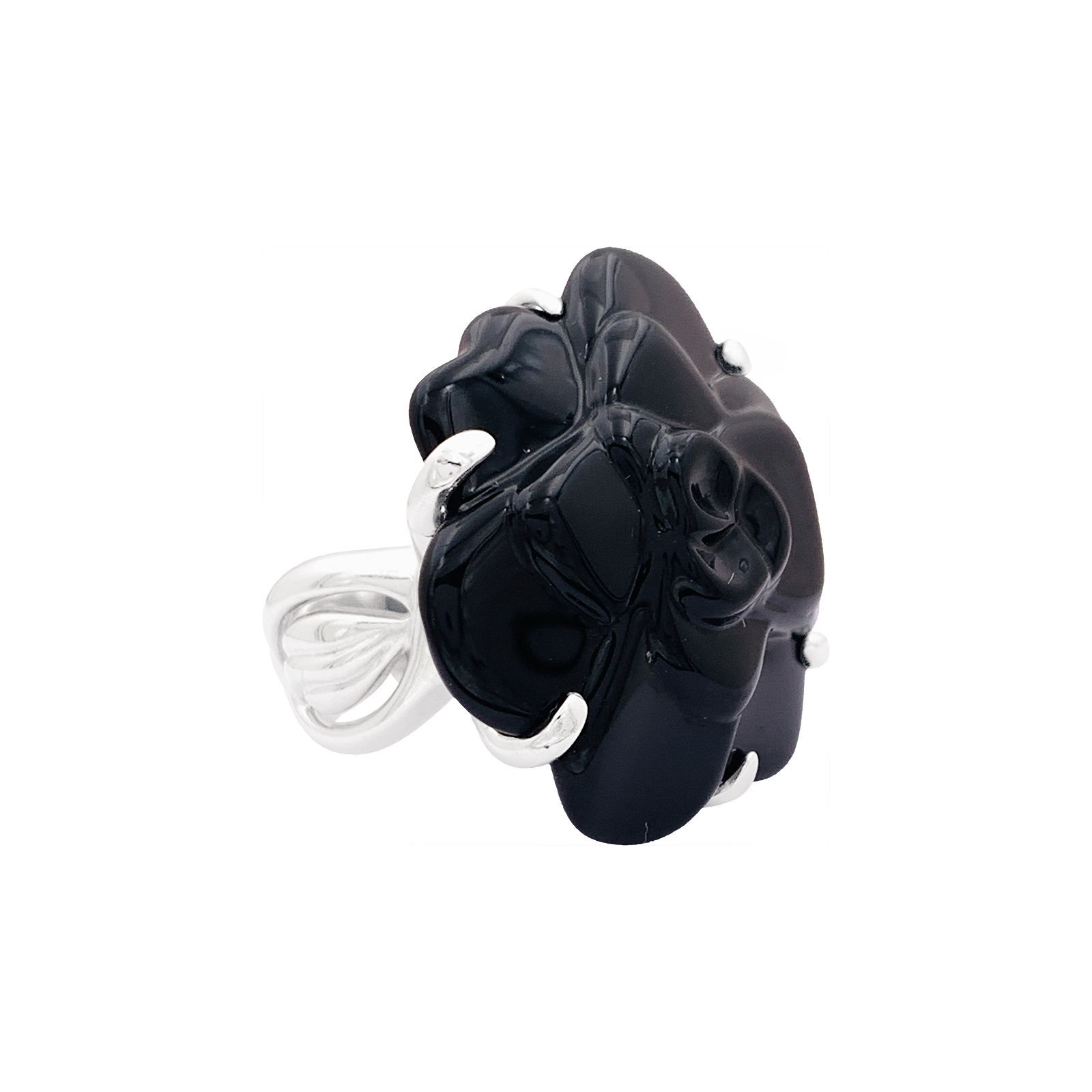 Bague Chanel, modèle "Camélia", en or blanc et onyx. 4