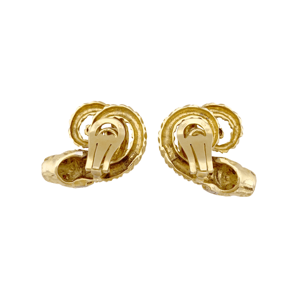 Boucles d'oreilles Zolotas, « Tête de Lion » deux ors, diamants et rubis. 6