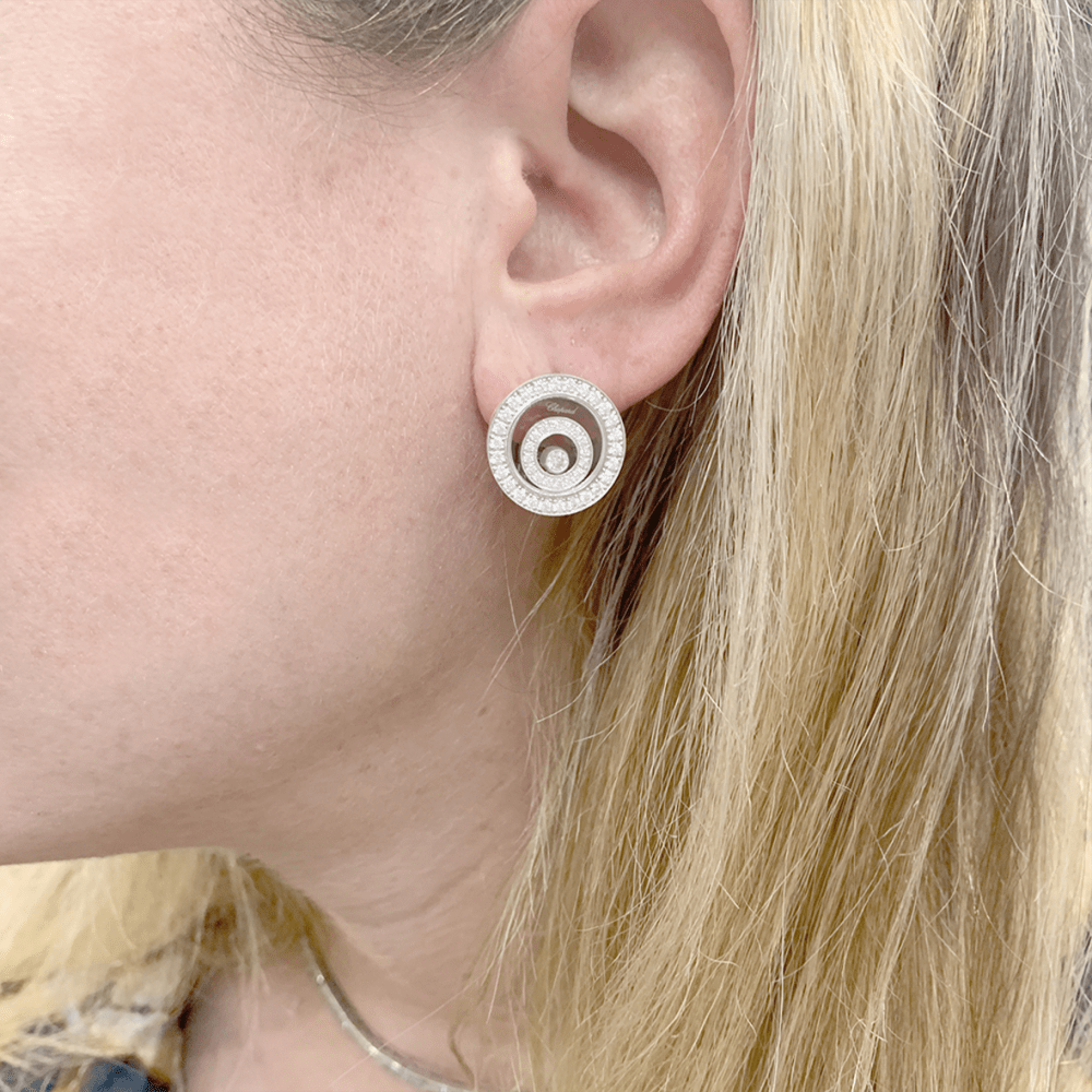 Boucles d'oreilles Chopard, "Happy Spirit" or blanc, diamants. 5
