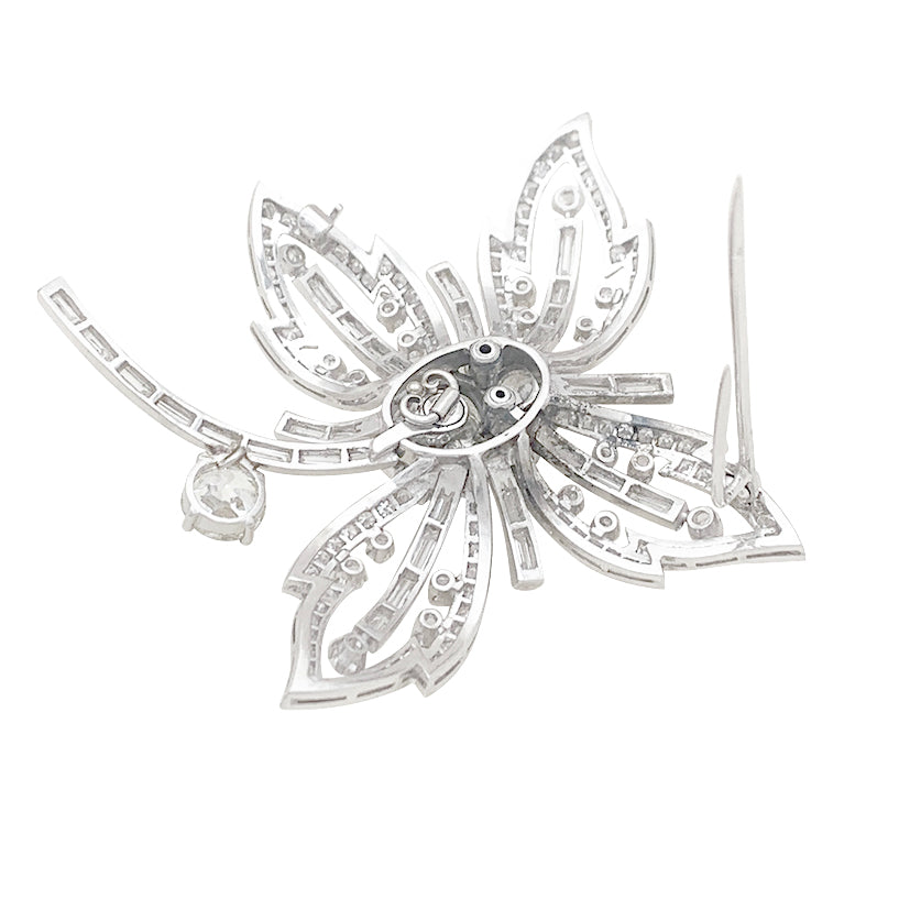 Broche "Fleur" platine, or blanc, diamants. 3