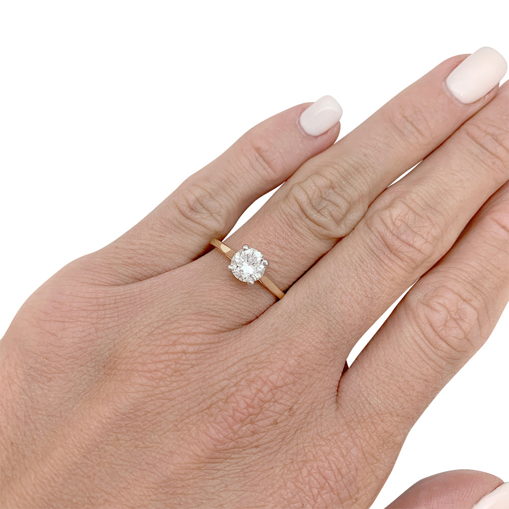 Bague sertie d’un diamant taille brillant. Certificat HRD N°031379 de 1979 1,03 carat H VVS2.  Certificat LFG 391420 de 2022. 2,2gr 2