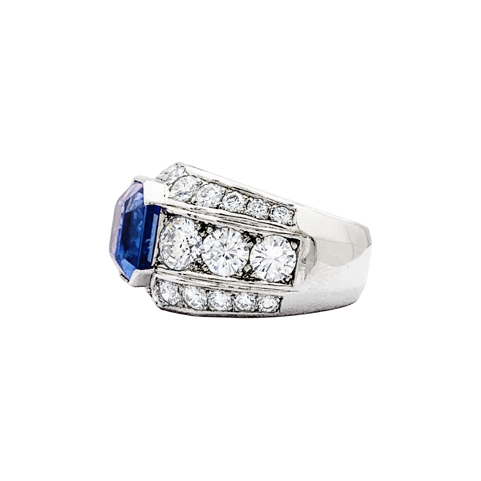 Bague platine, saphir et diamants.