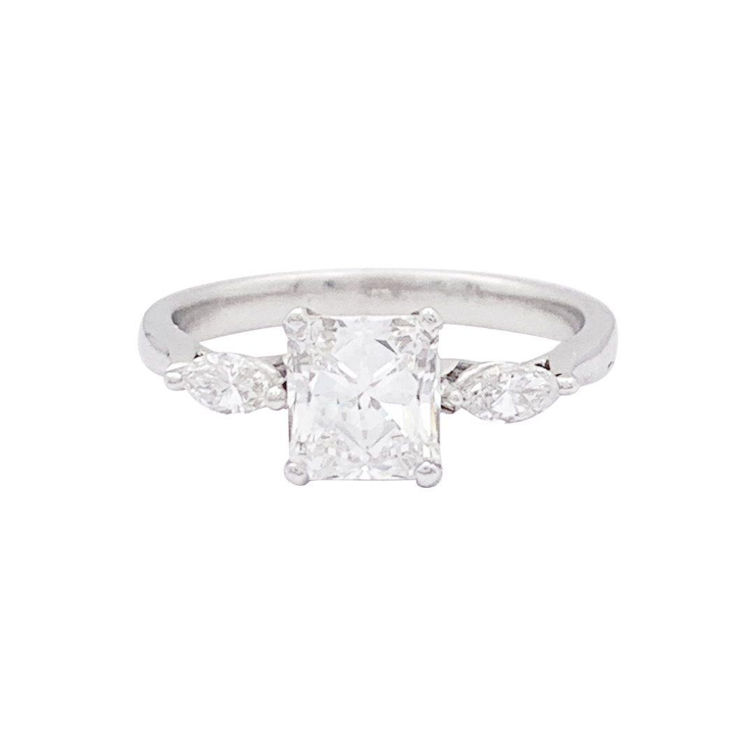 Bague or blanc, diamant 1,08 carat.