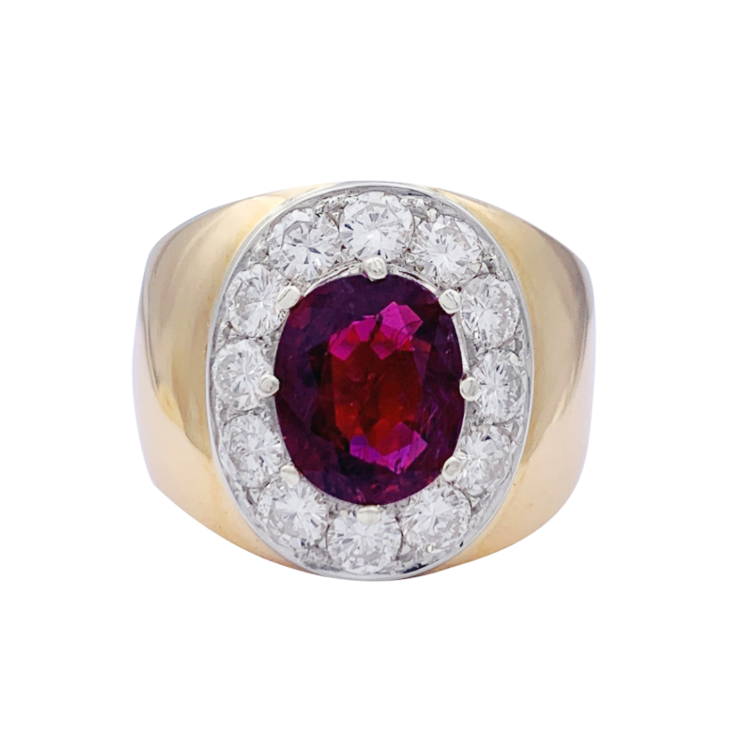 Bague jonc, or jaune, or blanc, rubis et diamants.