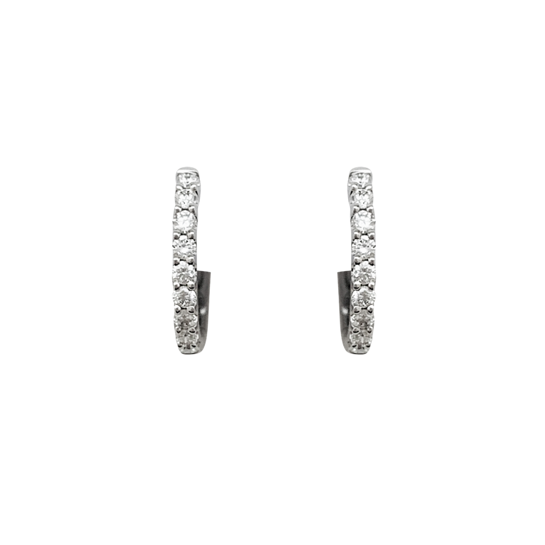 Paire de petites créoles en or blanc, diamants.