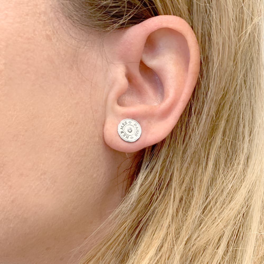 Puces d'oreilles Hermès, "Clou de Selle", or blanc et diamants.  6
