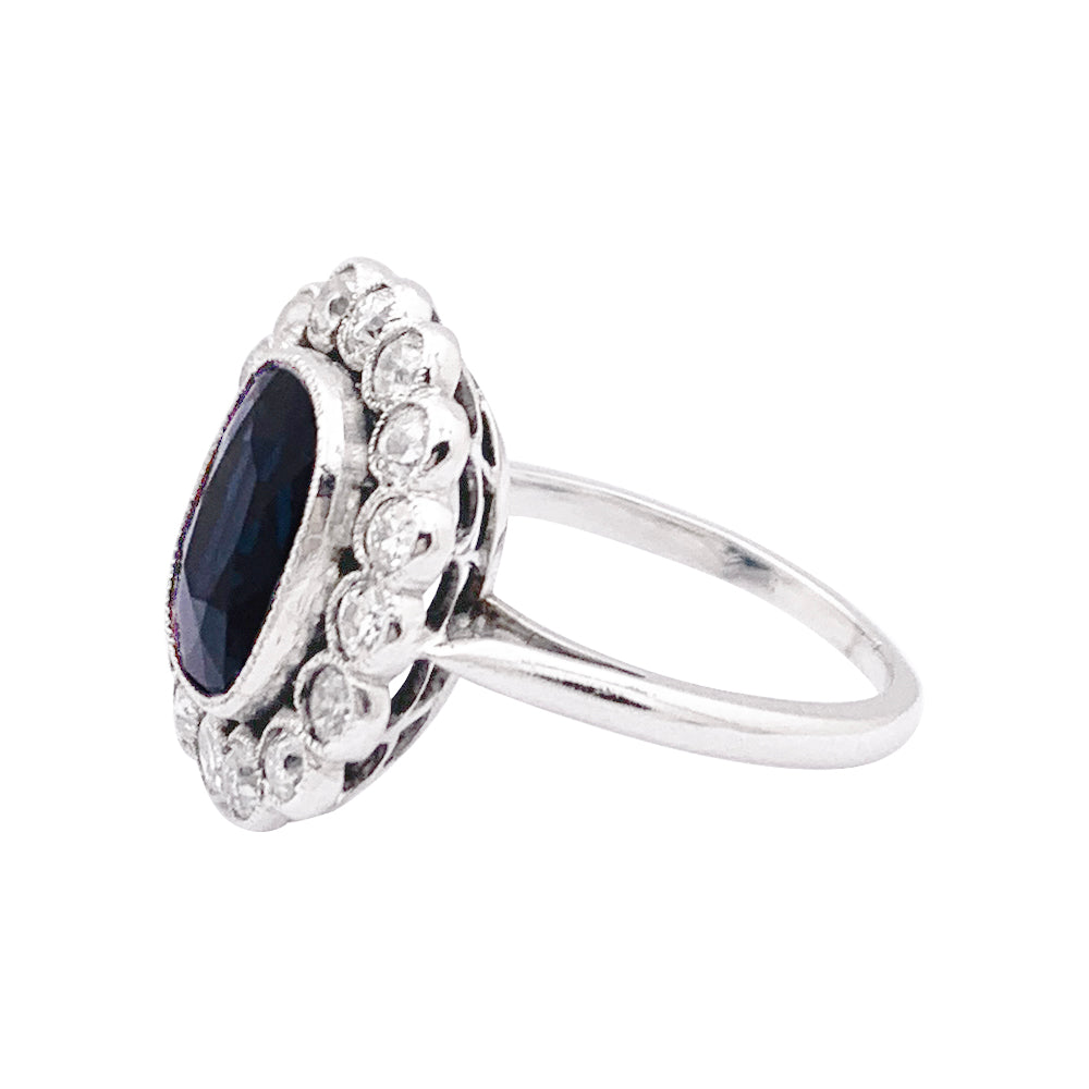 Bague platine, diamants, saphir. 5