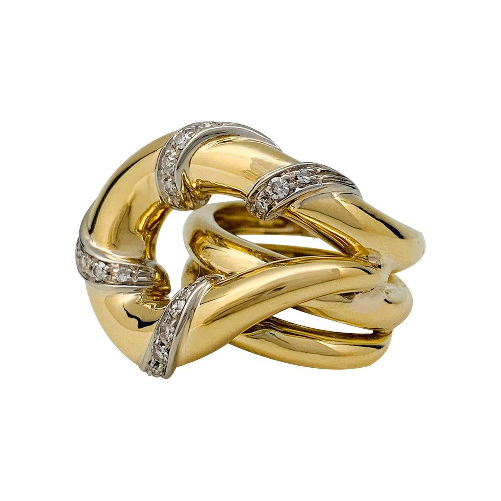 Une bague “Noeud de 8” en or jaune et blanc, rehaussée de diamants taille 8/8.  Poids brut: 18,1 grammes. 4